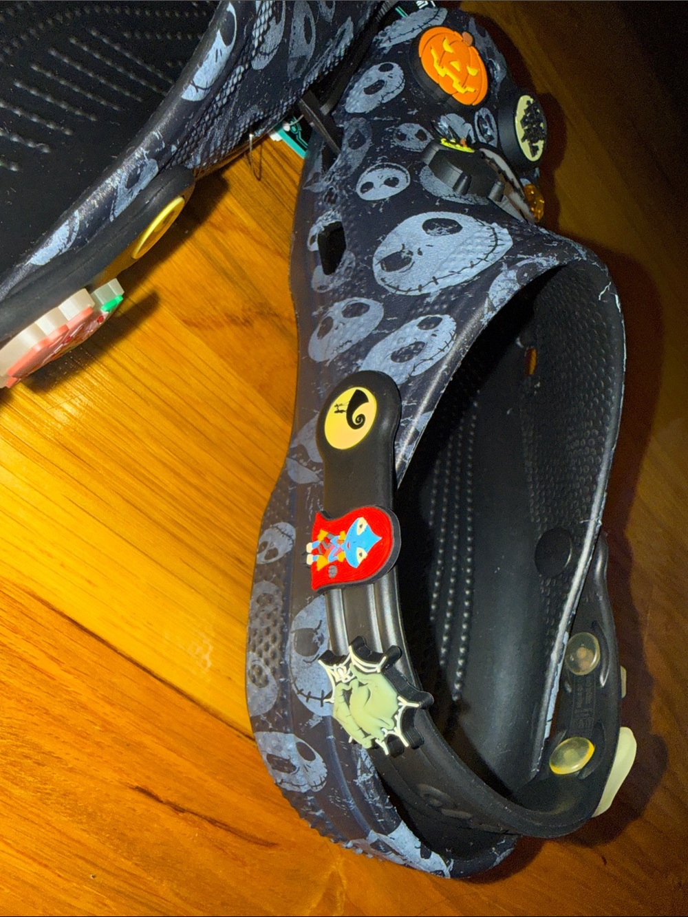 CROCS Jack Skellington Clogs with Charms - Picture 6 of 11
